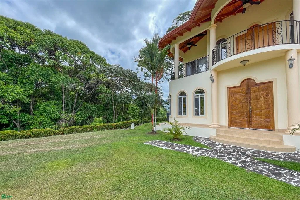 Casa clasica colonial espanol de 3 dormitorios con vista a la jungla y construccion, photo 9