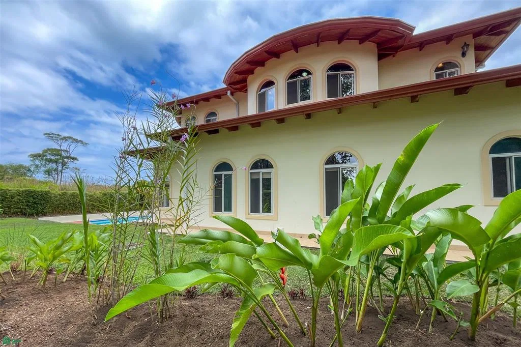 Casa clasica colonial espanol de 3 dormitorios con vista a la jungla y construccion, photo 10
