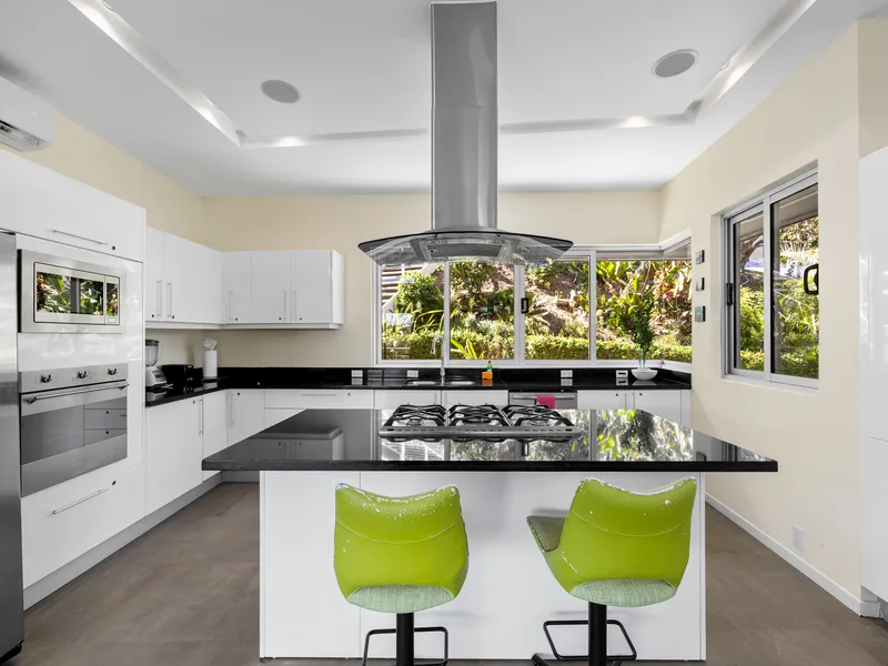 3 Bed Single Family Homes For Sale in Playa Flamingo, photo 2