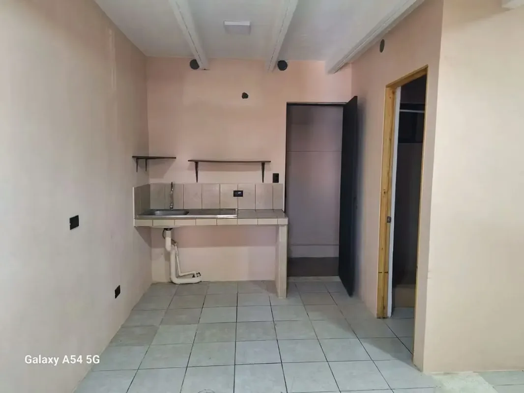 Apartment complex recently remodeled 100%. The property consists of 10 individual apartments, which are rented entirely on a long-term basis, generating attractive returns for ..., photo 8