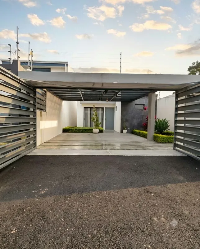 You sell house, Heredia, Santo Domingo.