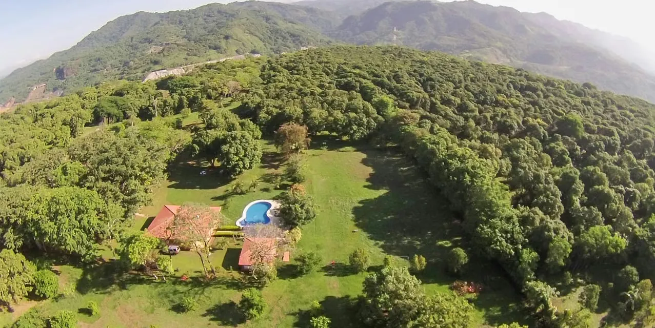 Tropical fruit farm with main and guest houses, pool, and BBQ rancho in San Pablo de Turrubares. 26 hectares with mango and avocado trees, paved access, and utilities. Costa Rica, photo 11