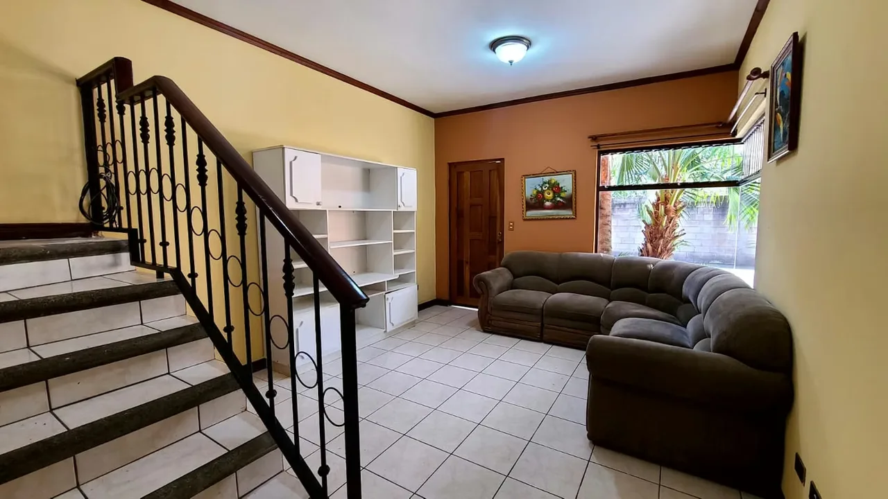 Vive en un ambiente residencial, tranquilo y seguro, con una excelente ubicación en Río de Santa Ana, muy cerca de PriceSmart y ...