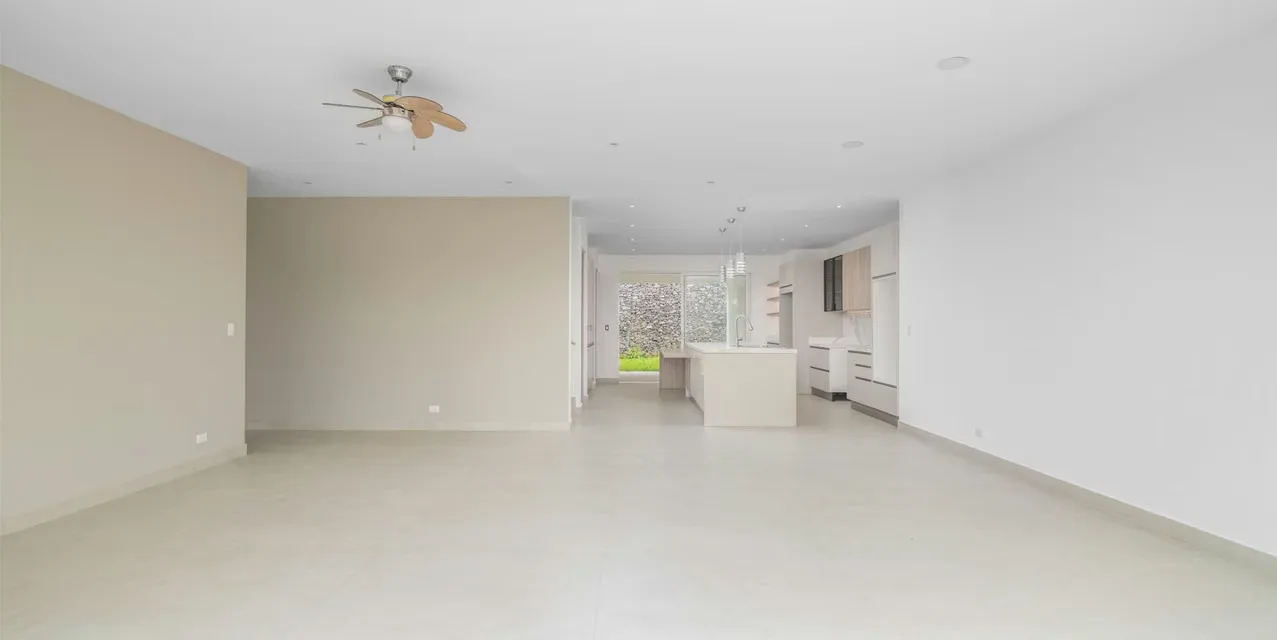 4-bedroom brand new residence in Escazú with mountain views, modern kitchen, private suite, and community pool in Condominio Lomas 2370, Costa Rica., photo 3