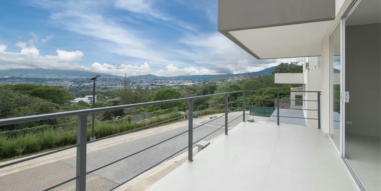 4-bedroom brand new residence in Escazú with mountain views, modern kitchen, private suite, and community pool in Condominio Lomas 2370, Costa Rica., photo 4