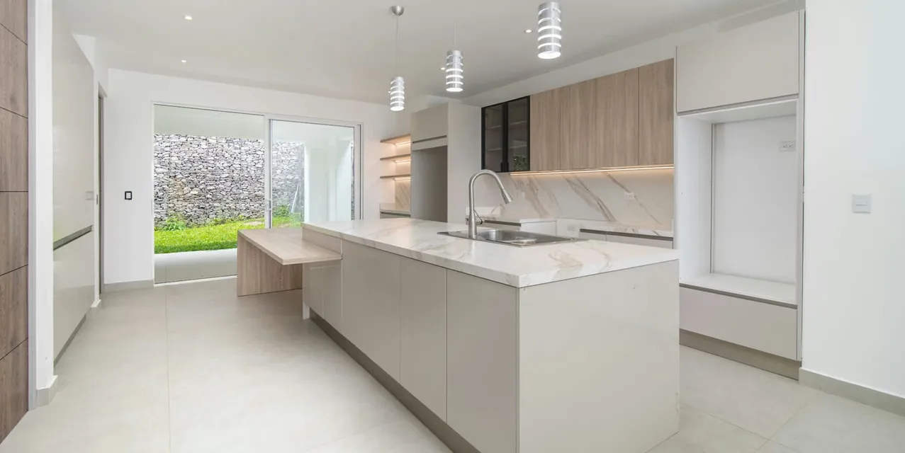 4-bedroom brand new residence in Escazú with mountain views, modern kitchen, private suite, and community pool in Condominio Lomas 2370, Costa Rica., photo 9