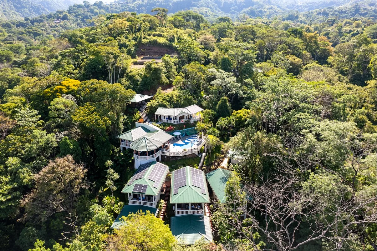 HOTEL PROPERTY WITH EIGHT BEDROOMS IN THE MOUNTAINS, IN TRES RIOS – 5.03 ACRES, photo 3