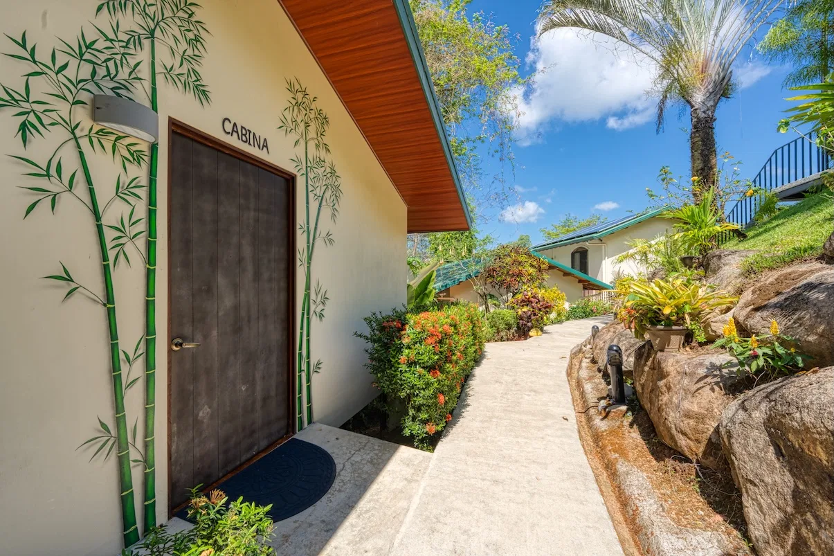 HOTEL PROPERTY WITH EIGHT BEDROOMS IN THE MOUNTAINS, IN TRES RIOS – 5.03 ACRES, photo 5