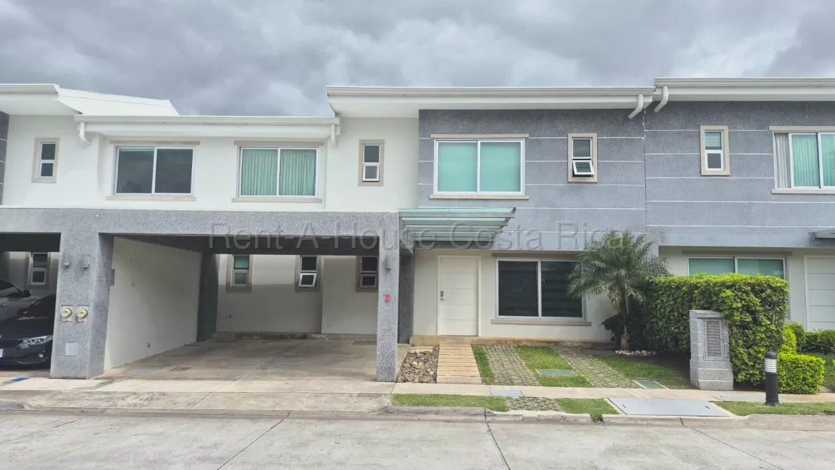 Se vende casa en Piedades Santa Ana 27-716 - Venta en Santa Ana