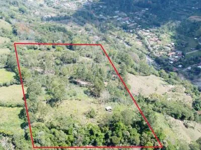Paraíso Natural en Tirrá de Rivas: Finca de Café con Vistas Impresionantes y Naciente Propia