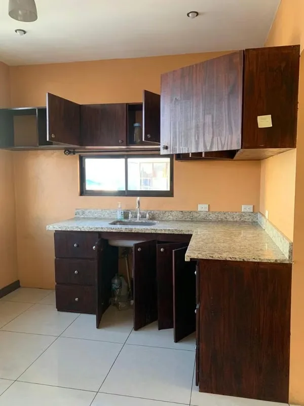 A minutos del parque central, UNA, Palacio de los Deportes, Mall Oxígeno, Mall Paseo de las Flores, Automercado, Walmart cafeterias y restaurantes.