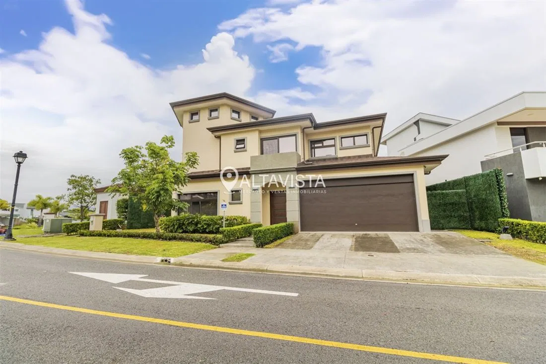 Bella casa en Condominio Francosta