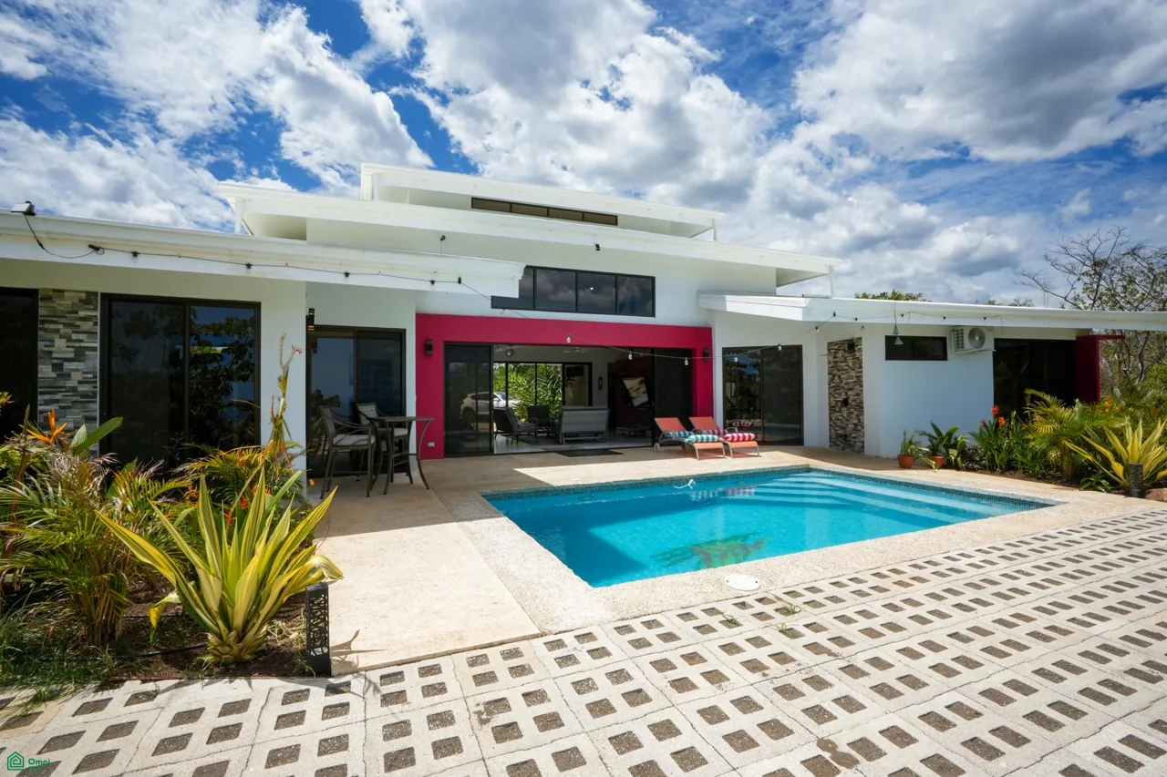 Casa Pacific – Listado Exclusivo | Vida Moderna con Vista al Mar en Sámara