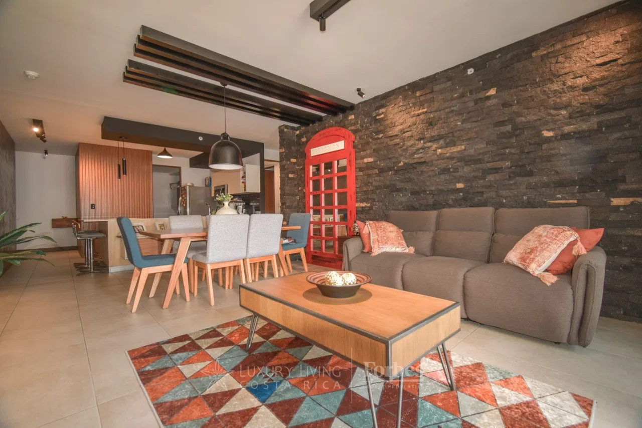 Cité Rohrmoser Apartment: Modern Living in a Premium Location
