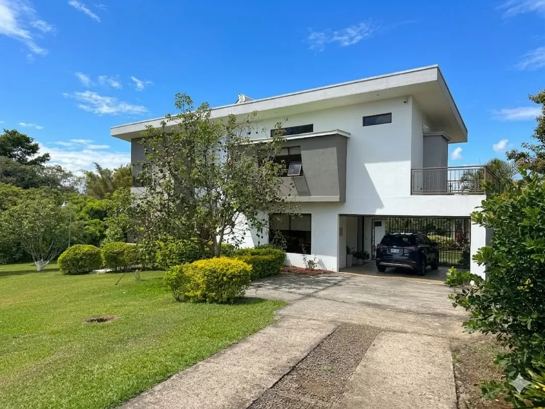 If you look for absolute privacy, space and a modern design that fuses with nature, this property of 7,000 m ² of land is for you.