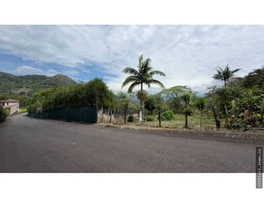 En venta, Quinta en Salitral de Santa Ana en residencial cerrado