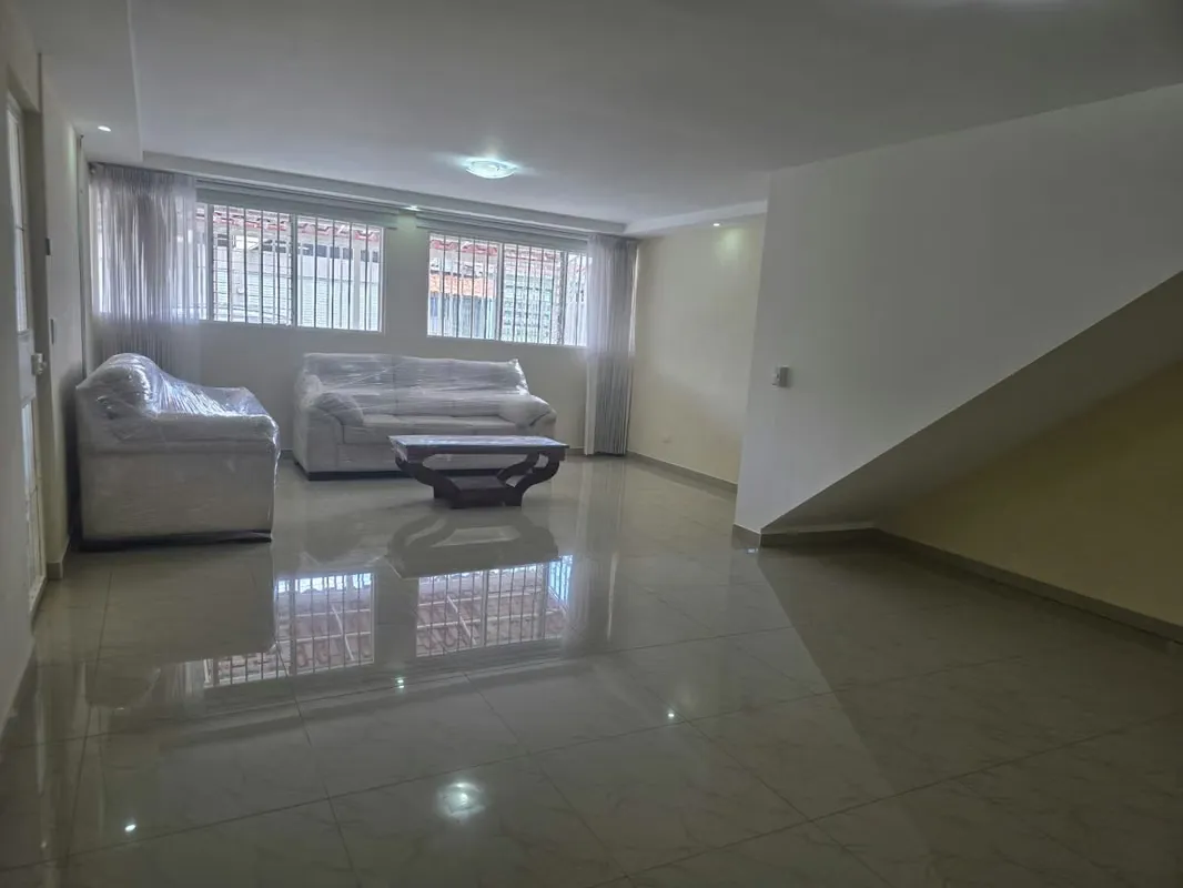 Hermosa casa de dos plantas ubicada en una de las zonas más céntricas y convenientes de Tibás. Remodelada completamente hace 4 ..., photo 4