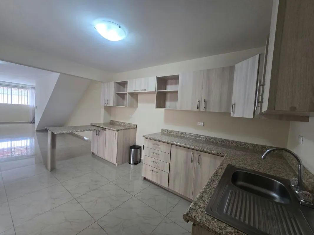 Hermosa casa de dos plantas ubicada en una de las zonas más céntricas y convenientes de Tibás. Remodelada completamente hace 4 ..., photo 6