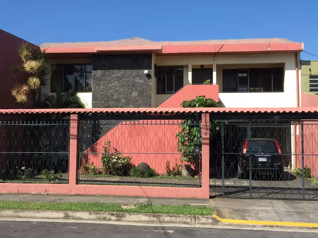 124534 / House for rent / South Sabana / 3 bedrooms / Office / 2 balconies