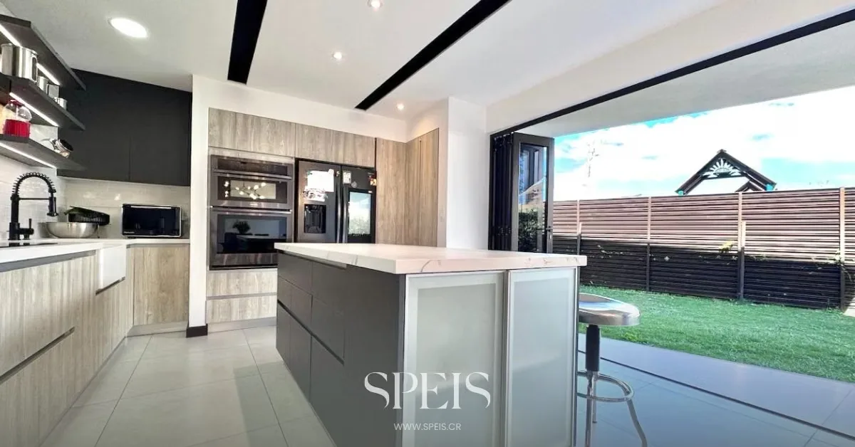 Casa en Venta en Condominio Tierras del Este
