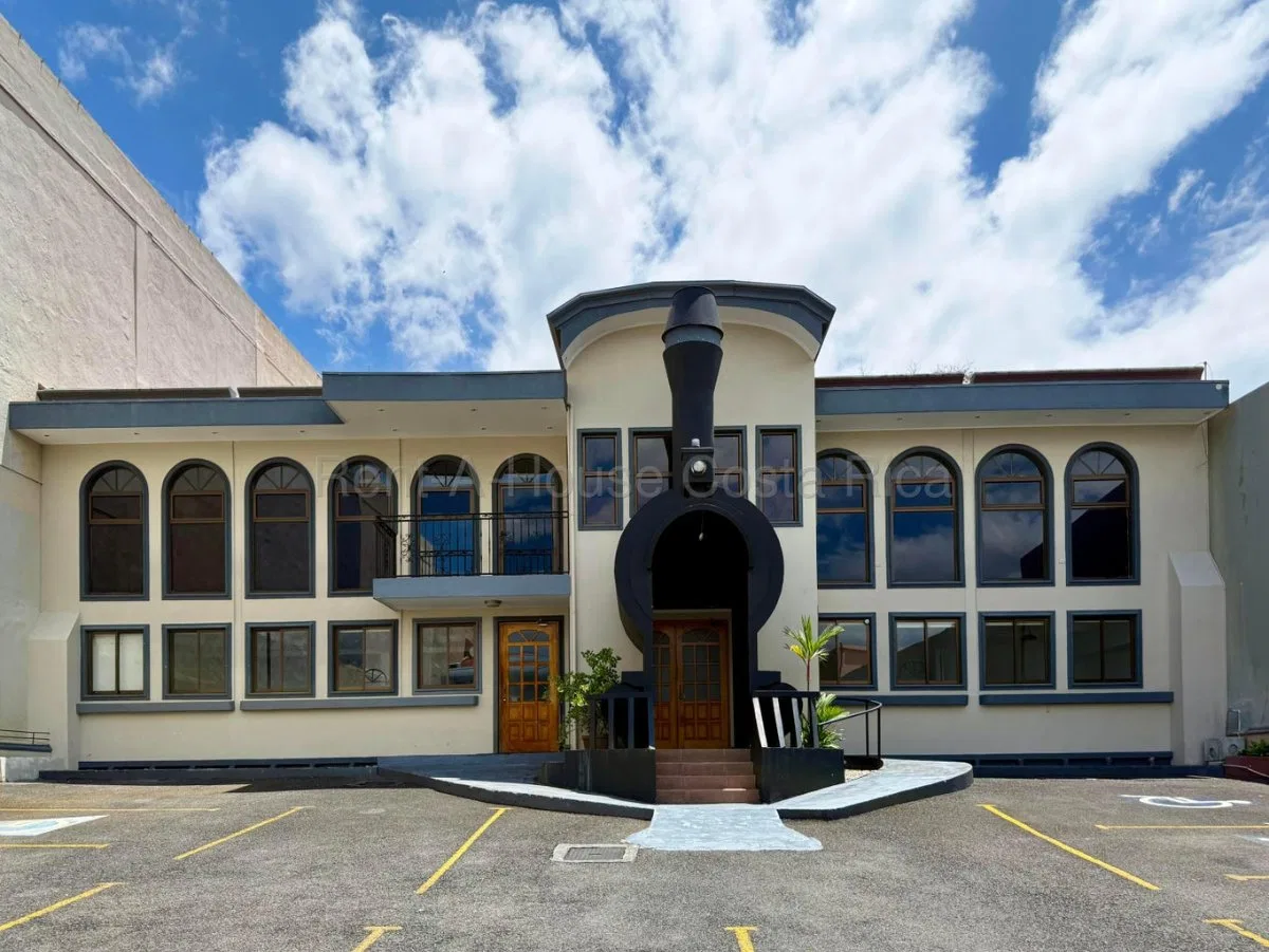 Se alquila local comercial en San Rafael Escazú 27-725 - Alquiler / Renta en Escazú