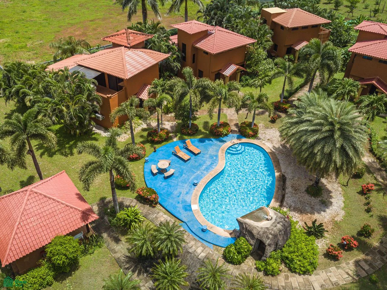 Villa Espaciosa Cerquita a una Playa de Arena Blanca