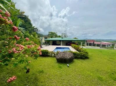 Gran casa y propiedad con lote adicional lista para construir., photo 2