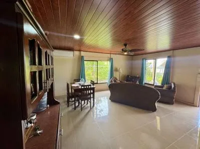Gran casa y propiedad con lote adicional lista para construir., photo 10