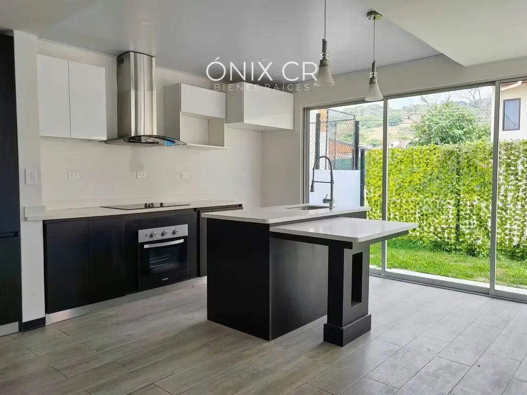Beautiful House for Sale in Santa Ana | Investment with Active Income