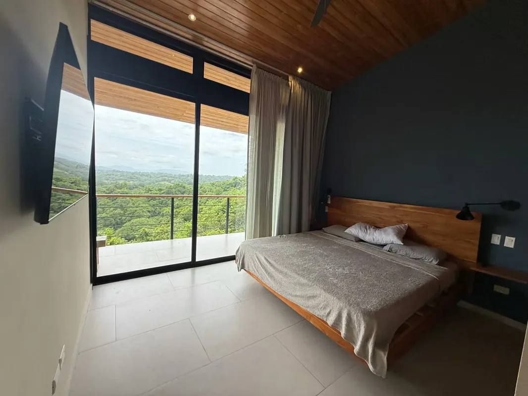 Contemporary 4-Bedroom Santiago Villa with Private Infinity Pool & Lush Jungle Views, photo 2