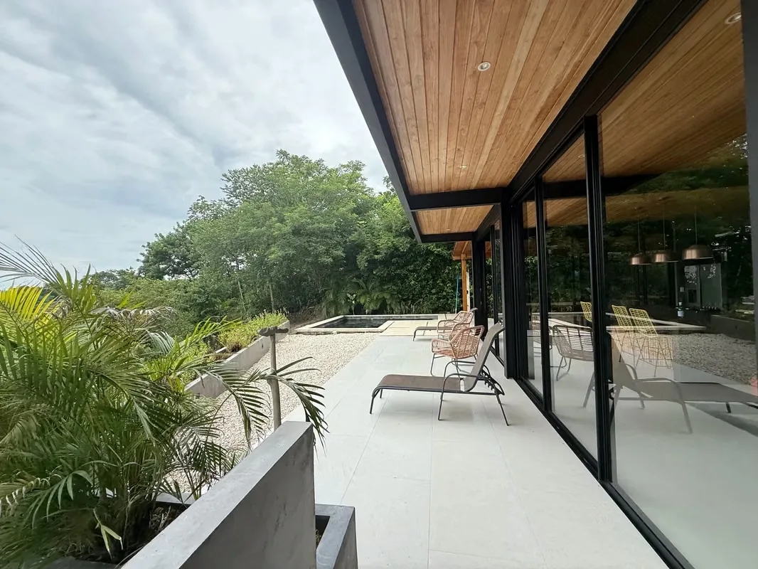 Contemporary 4-Bedroom Santiago Villa with Private Infinity Pool & Lush Jungle Views, photo 5