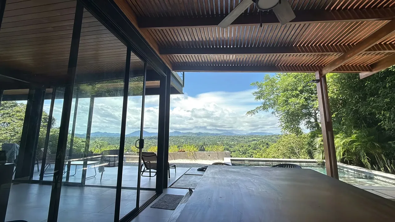 Contemporary 4-Bedroom Santiago Villa with Private Infinity Pool & Lush Jungle Views, photo 8