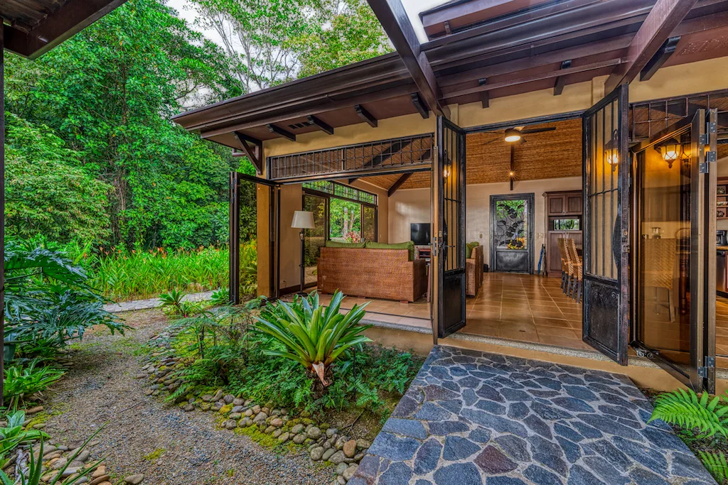 2 BEDROOM HOME WITH GREAT VIEWS AND POOL – 6.57 ACRES, photo 11