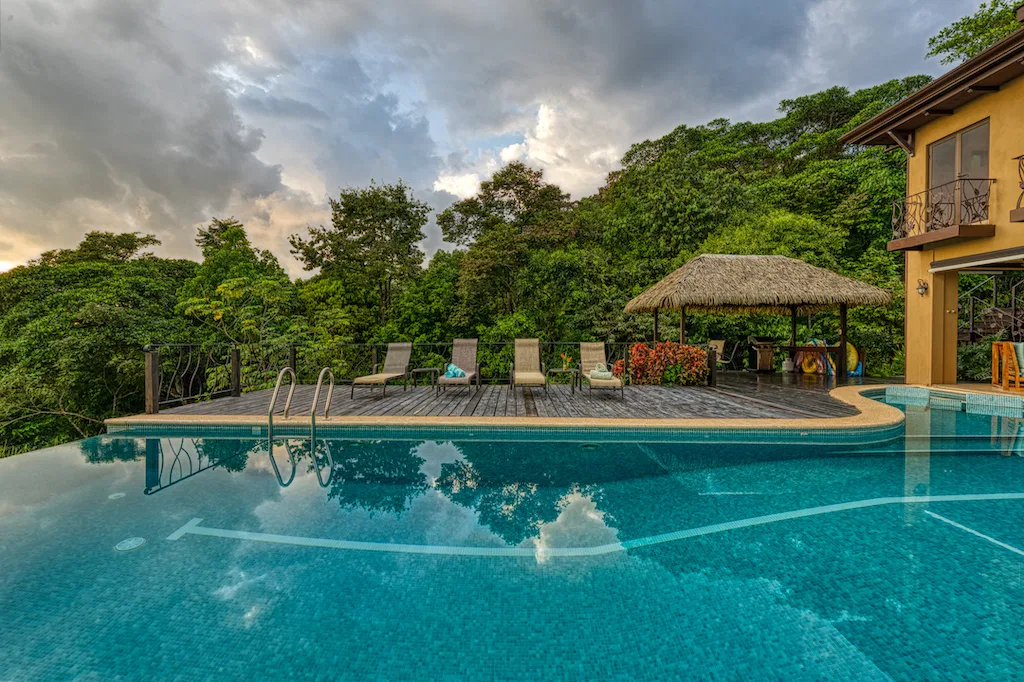 2 BEDROOM HOME WITH GREAT VIEWS AND POOL – 6.57 ACRES, photo 5