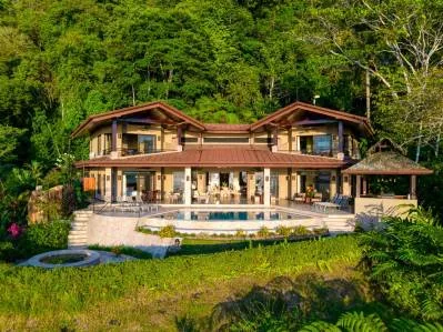 Casa Bambú – FINCA DE LUJO DE 5 DORMITORIOS CON EXCEPCIONALES VISTAS AL MAR