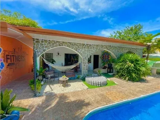 A Hostel House with these characteristics sounds like an excellent investment opportunity for those interested in the tourism business and accommodation rentals.
