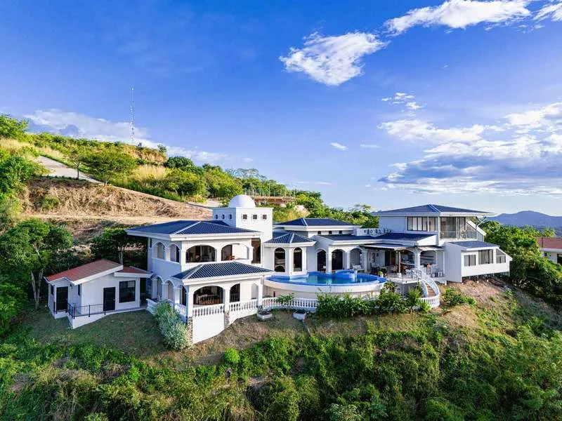 8 Bed Single Family Homes For Sale in Sardinal, photo 2