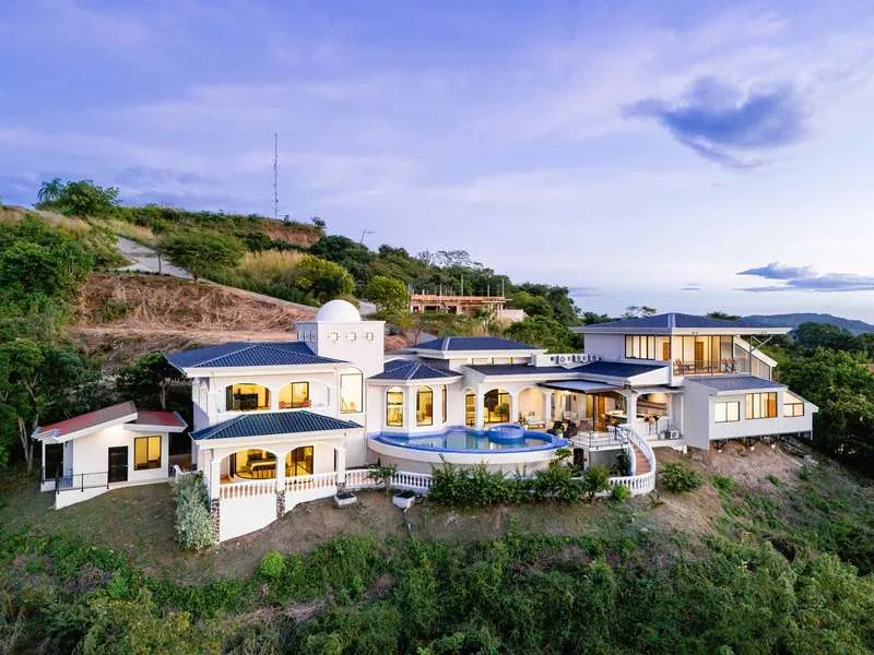 8 Bed Single Family Homes For Sale in Sardinal, photo 4