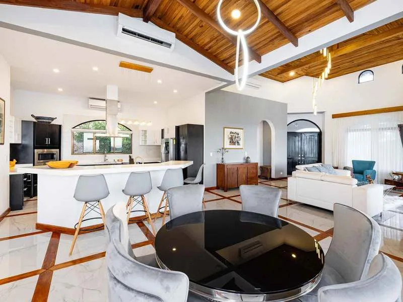 8 Bed Single Family Homes For Sale in Sardinal, photo 8