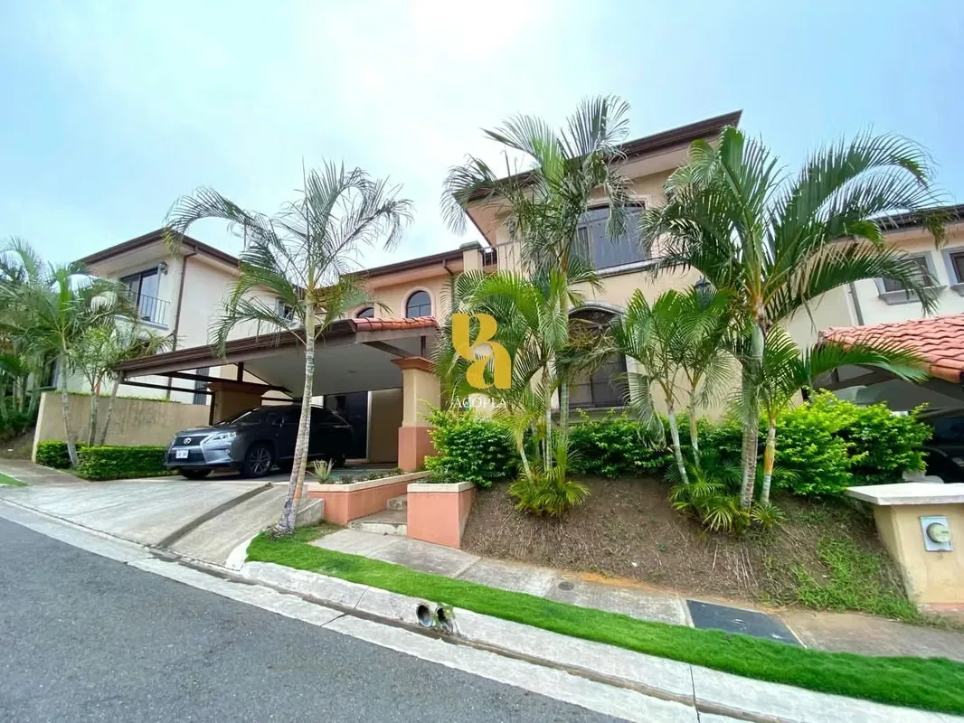 House for sale in a gated community in Guachipelín, Escazú
