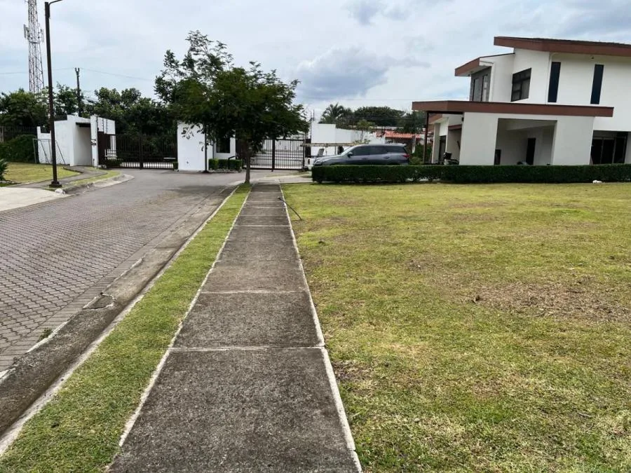 Lote plano en condominio con alta cobertura constructiva en Santa Ana #26-703 GS - Venta en Santa Ana, photo 2