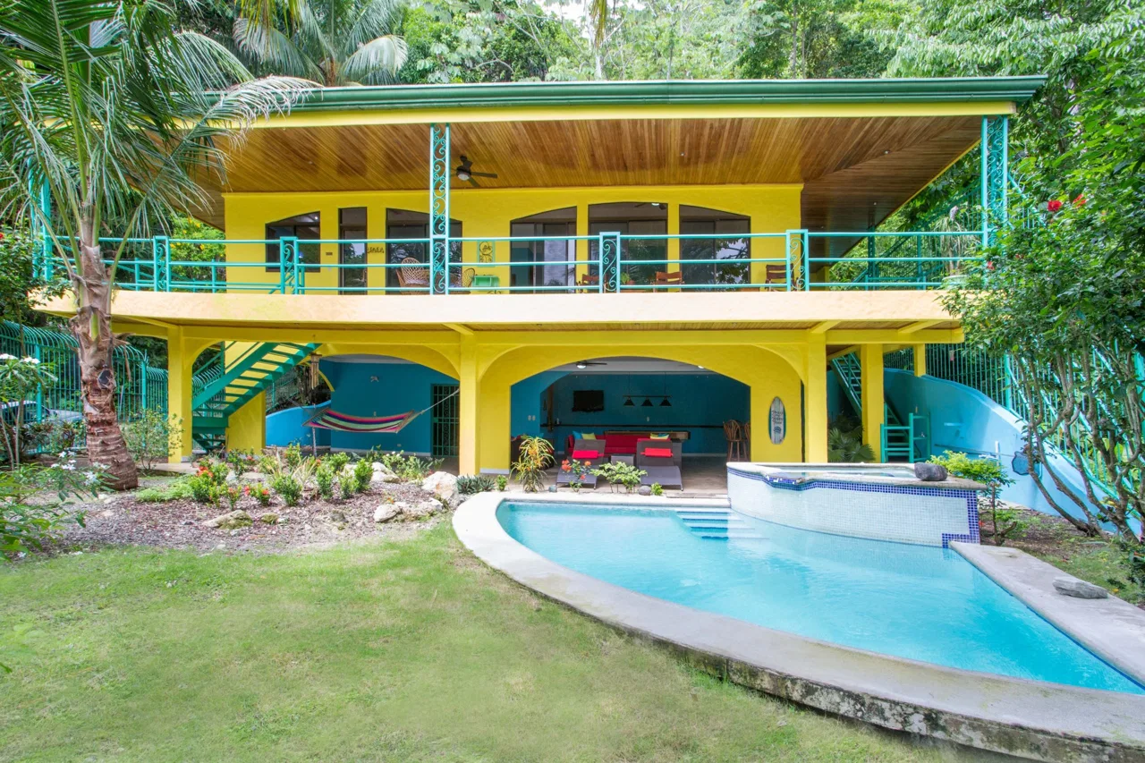 PROPERTY WITH TWO FLOOR WITH THREE BEDROOM, IN MANUEL ANTONIO – 0.082 ACRES