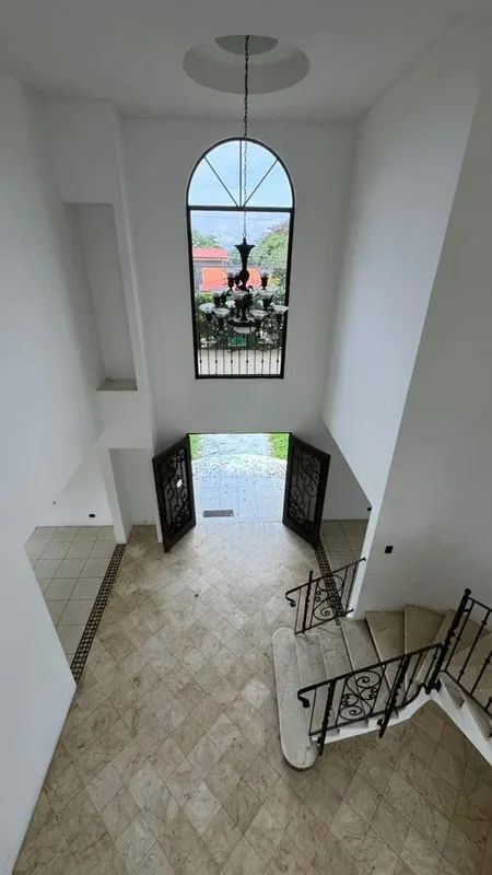 A sophisticated single-family contemporary estate offering absolute privacy, volumetric amplitude, and premium finishes. Located in the prestigious Hacienda Los Reyes community in La ..., photo 3