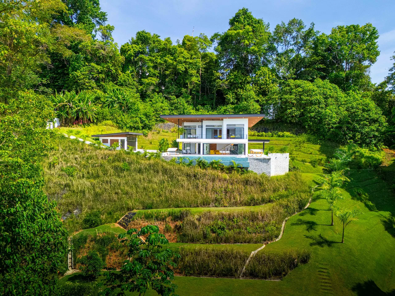 LUXURY 4 BEDROOM HOME WITH OCEAN AND MOUNTAIN VIEWS