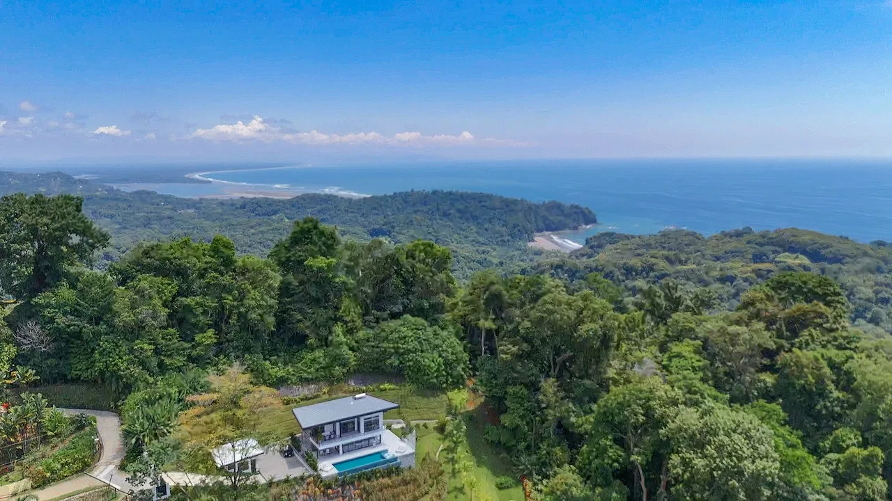 LUXURY 4 BEDROOM HOME WITH OCEAN AND MOUNTAIN VIEWS, photo 11