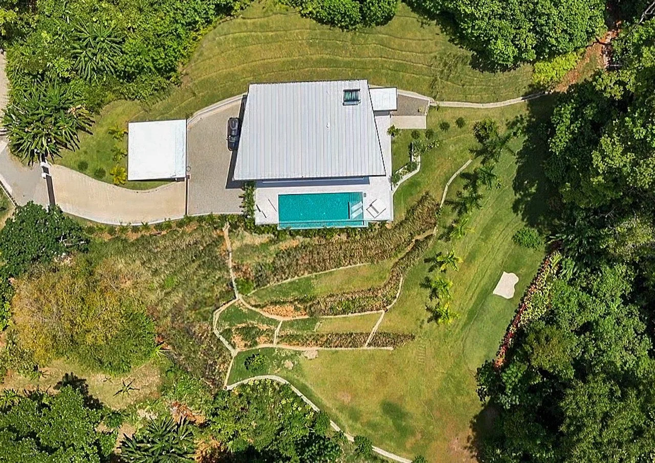 LUXURY 4 BEDROOM HOME WITH OCEAN AND MOUNTAIN VIEWS, photo 13