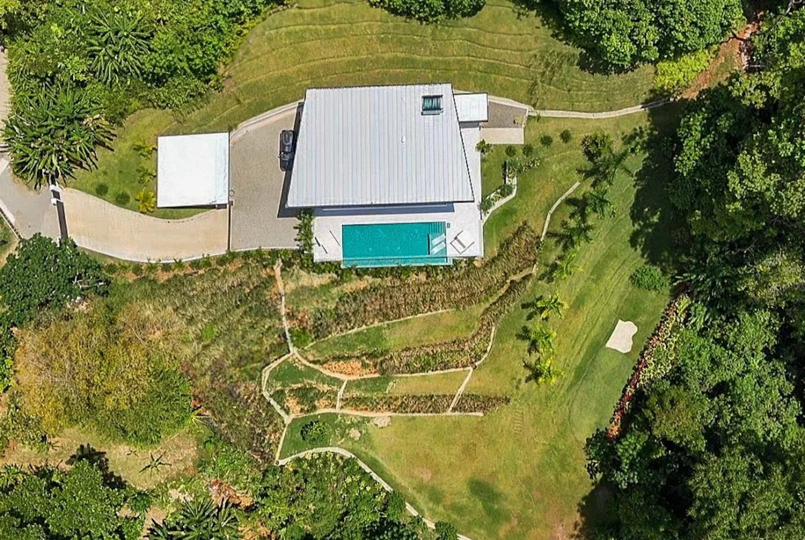 LUXURY 4 BEDROOM HOME WITH OCEAN AND MOUNTAIN VIEWS, photo 14