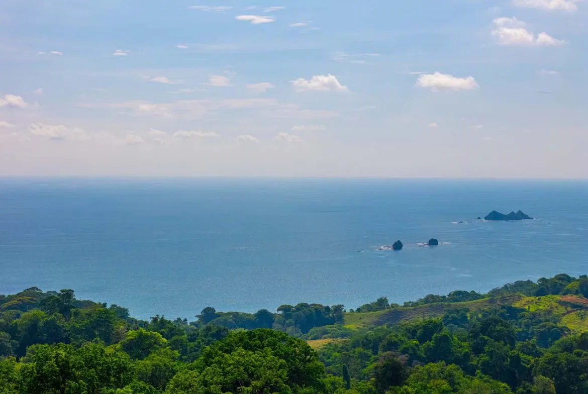 LUXURY 4 BEDROOM HOME WITH OCEAN AND MOUNTAIN VIEWS, photo 16