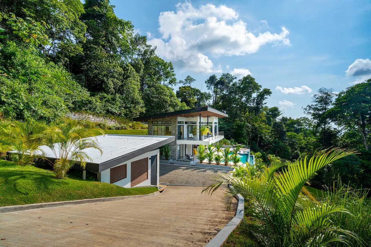 LUXURY 4 BEDROOM HOME WITH OCEAN AND MOUNTAIN VIEWS, photo 19