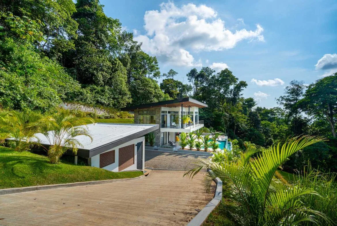 LUXURY 4 BEDROOM HOME WITH OCEAN AND MOUNTAIN VIEWS, photo 20